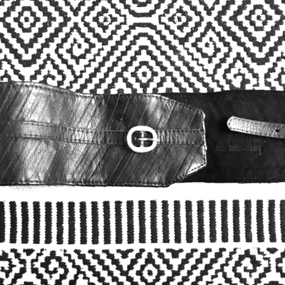 In God We Trust Anna Hammerburg Belt - Picture 2 of 3